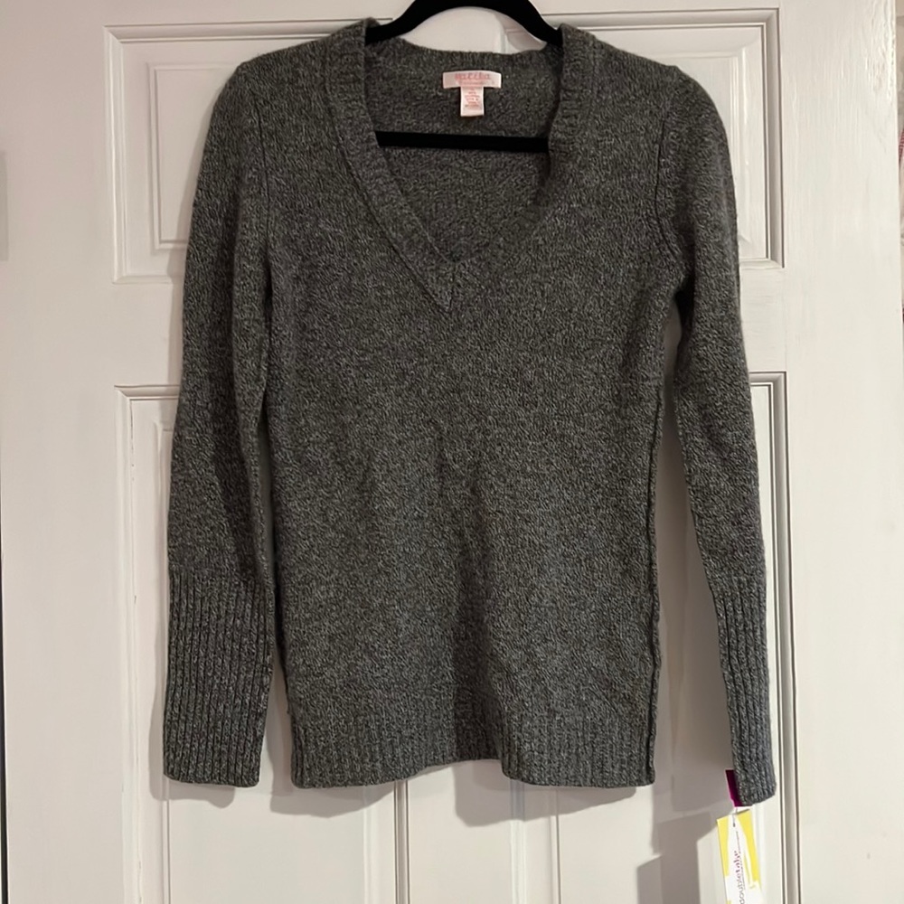 Gray V Neck Cashmere Sweater, size M